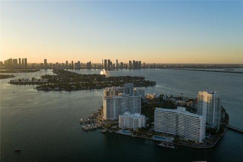 Condominio en venta en Miami Beach, Florida, 2 dormitorios, 189.33 m2 № 2032774 - foto 3