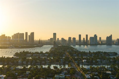 Condominio en venta en Miami Beach, Florida, 2 dormitorios, 189.33 m2 № 2032774 - foto 26