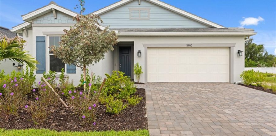 House in Englewood, Florida 2 bedrooms, 180.51 sq.m. № 2200608