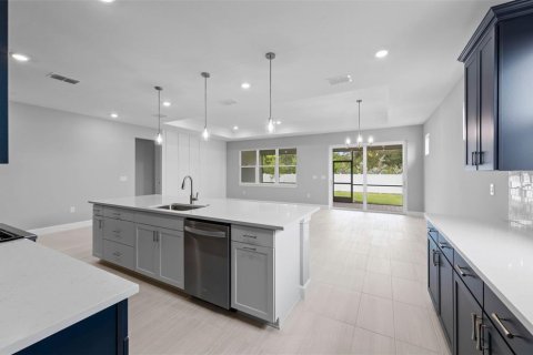 House in Englewood, Florida 2 bedrooms, 180.51 sq.m. № 2200608 - photo 13