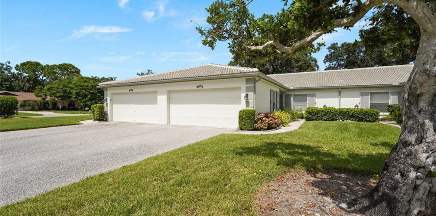 Townhouse in Sarasota, Florida 2 bedrooms, 120.87 sq.m. № 2379577