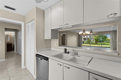 Townhouse in Sarasota, Florida 2 bedrooms, 120.87 sq.m. № 2379577 - photo 3