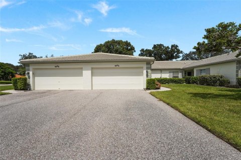 Townhouse in Sarasota, Florida 2 bedrooms, 120.87 sq.m. № 2379577 - photo 14