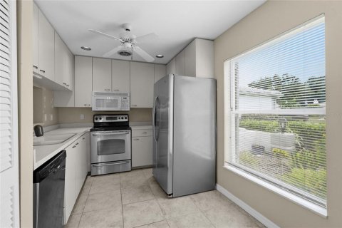 Townhouse in Sarasota, Florida 2 bedrooms, 120.87 sq.m. № 2379577 - photo 2