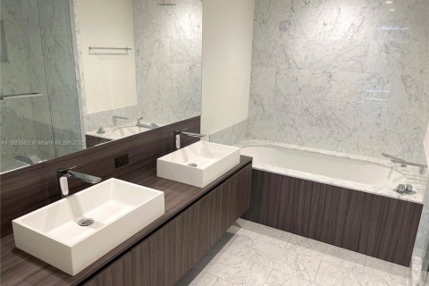 Condo in Miami, Florida, 1 bedroom  № 1929813 - photo 14