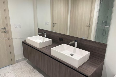 Condo in Miami, Florida, 1 bedroom  № 1929813 - photo 11