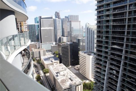 Condo in Miami, Florida, 1 bedroom  № 1929813 - photo 2