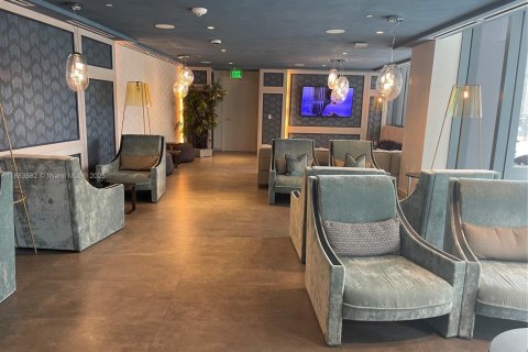 Condo in Miami, Florida, 1 bedroom  № 1929813 - photo 25