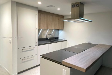 Condo in Miami, Florida, 1 bedroom  № 1929813 - photo 4