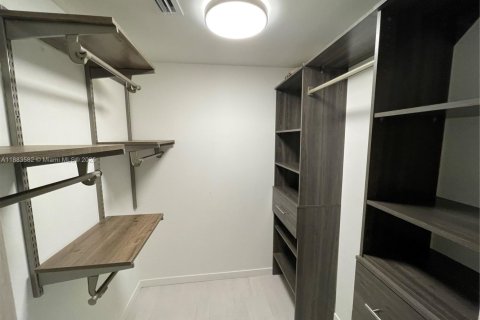 Copropriété à louer à Miami, Floride: 1 chambre, 96.34 m2 № 1929813 - photo 12