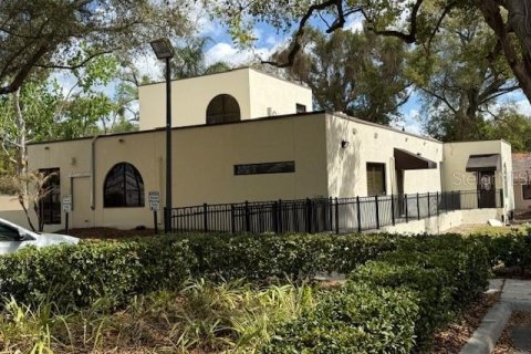 Propiedad comercial en Altamonte Springs, Florida 536.51 m2 № 2167723
