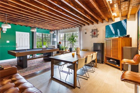 Villa ou maison à louer à Miami, Floride: 7 chambres, 248.05 m2 № 1766768 - photo 24