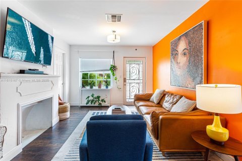 Villa ou maison à louer à Miami, Floride: 7 chambres, 248.05 m2 № 1766768 - photo 12