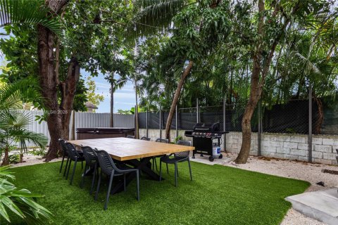 Villa ou maison à louer à Miami, Floride: 7 chambres, 248.05 m2 № 1766768 - photo 5