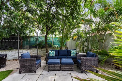 Villa ou maison à louer à Miami, Floride: 7 chambres, 248.05 m2 № 1766768 - photo 29