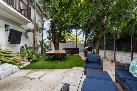 Villa ou maison à louer à Miami, Floride: 7 chambres, 248.05 m2 № 1766768 - photo 30
