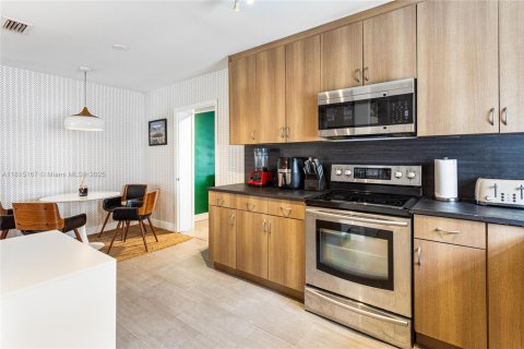 Villa ou maison à louer à Miami, Floride: 7 chambres, 248.05 m2 № 1766768 - photo 20