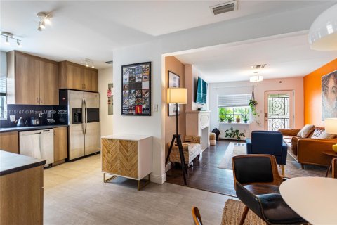 Villa ou maison à louer à Miami, Floride: 7 chambres, 248.05 m2 № 1766768 - photo 6