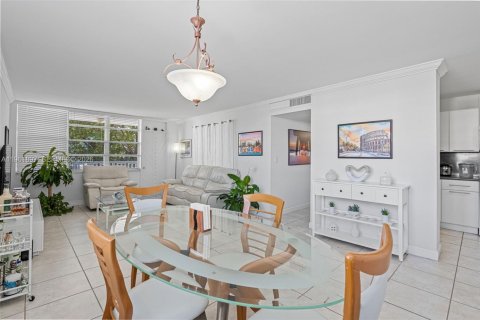 Купить кондоминиум в Майами-Бич, Флорида 2 спальни, 102.19м2, № 2024673 - фото 8