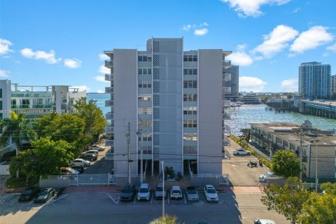 Кондоминиум с 2 спальнями в Майами-Бич, Флорида № 2024673