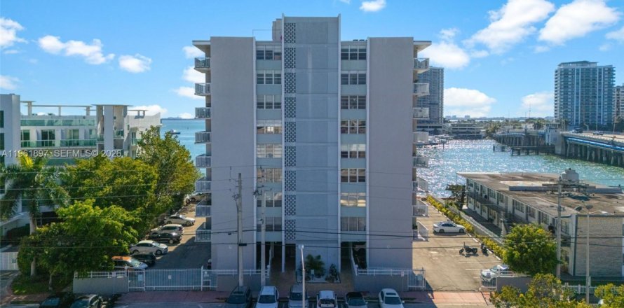 Кондоминиум с 2 спальнями в Майами-Бич, Флорида № 2024673