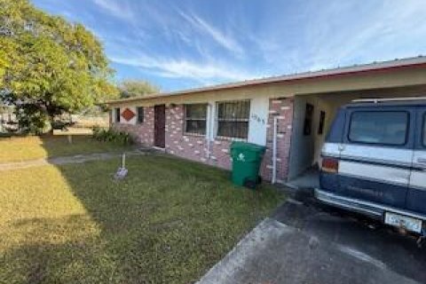 House in Clewiston, Florida 4 bedrooms, 114.46 sq.m. № 2245515 - photo 17