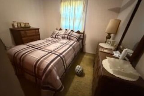 House in Clewiston, Florida 4 bedrooms, 114.46 sq.m. № 2245515 - photo 8