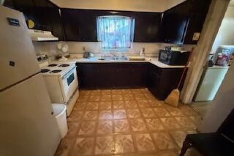 House in Clewiston, Florida 4 bedrooms, 114.46 sq.m. № 2245515 - photo 14