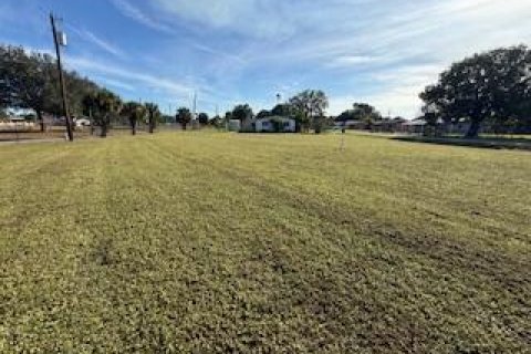 House in Clewiston, Florida 4 bedrooms, 114.46 sq.m. № 2245515 - photo 5