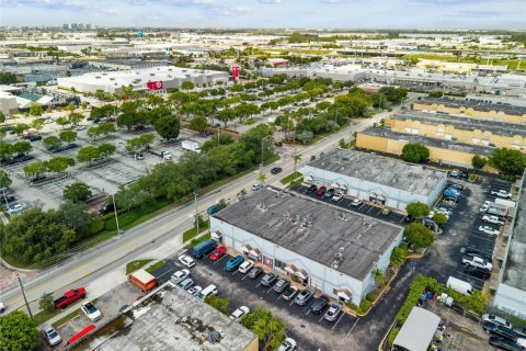 Propiedad comercial en venta en Hialeah, Florida № 1833711 - foto 14