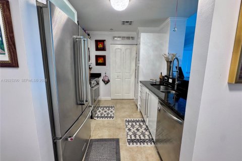 Copropriété à vendre à Miami, Floride: 2 chambres, 109.9 m2 № 2077382 - photo 19