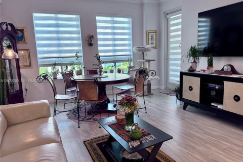 Copropriété à vendre à Miami, Floride: 2 chambres, 109.9 m2 № 2077382 - photo 14