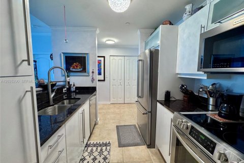 Copropriété à vendre à Miami, Floride: 2 chambres, 109.9 m2 № 2077382 - photo 21