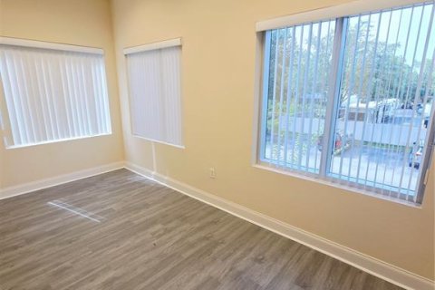 Propiedad comercial en alquiler en Orlando, Florida, 156.54 m2 № 1905267 - foto 4