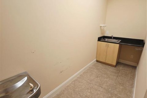 Propiedad comercial en alquiler en Orlando, Florida, 156.54 m2 № 1905267 - foto 10