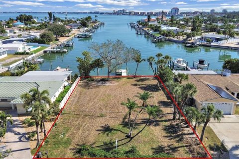 Land in Saint Pete Beach, Florida № 2141598 - photo 2