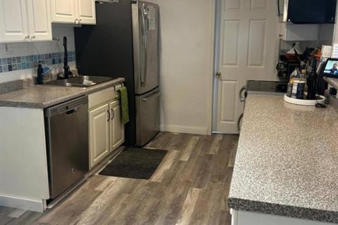 House in Tampa, Florida 2 bedrooms, 83.43 sq.m. № 1853701 - photo 3