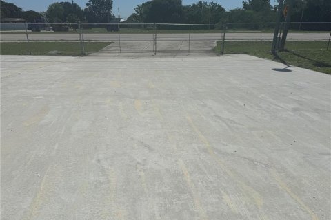 Commercial property in Lake Wales, Florida 124.86 sq.m. № 2099544 - photo 4