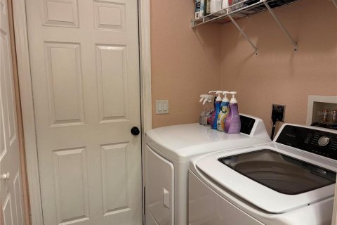 House in Zephyrhills, Florida 3 bedrooms, 158.49 sq.m. № 1838979 - photo 26