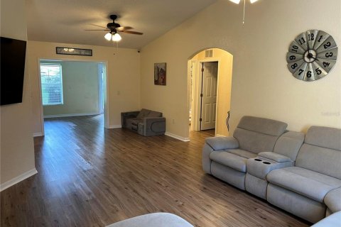 House in Zephyrhills, Florida 3 bedrooms, 158.49 sq.m. № 1838979 - photo 5