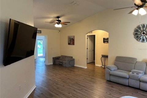 House in Zephyrhills, Florida 3 bedrooms, 158.49 sq.m. № 1838979 - photo 17