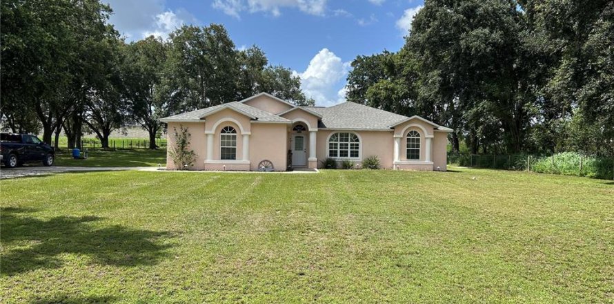 House in Zephyrhills, Florida 3 bedrooms, 158.49 sq.m. № 1838979