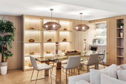 Condo in Miami Beach, Florida, 2 bedrooms  № 2014059 - photo 11