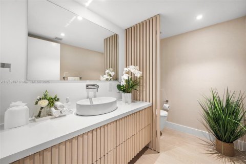 Condo in Miami Beach, Florida, 2 bedrooms  № 2014059 - photo 22