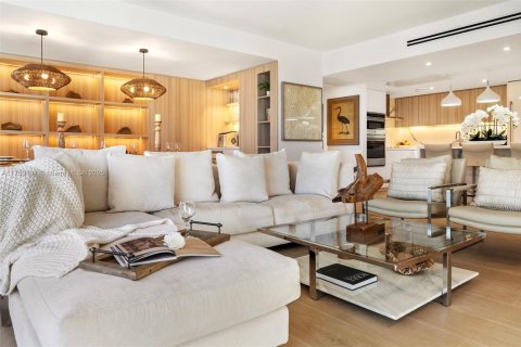 Condo in Miami Beach, Florida, 2 bedrooms  № 2014059 - photo 6