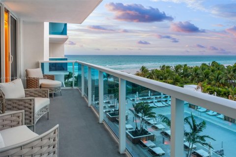 Condo in Miami Beach, Florida, 2 bedrooms  № 2014059 - photo 3
