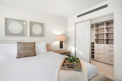 Condo in Miami Beach, Florida, 2 bedrooms  № 2014059 - photo 26