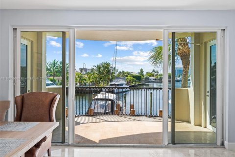 Condominio en Fort Lauderdale, Florida, 2 dormitorios  № 1938928