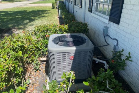 Condominio en venta en Boynton Beach, Florida, 2 dormitorios, 115.01 m2 № 1060131 - foto 1