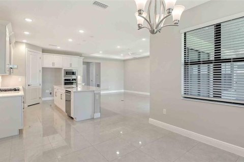 House in Lakewood Ranch, Florida 2 bedrooms, 169.73 sq.m. № 1322330 - photo 21